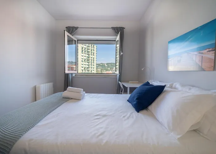 Elisio De Moura - T5 Ideal Familias - Apartment Braga